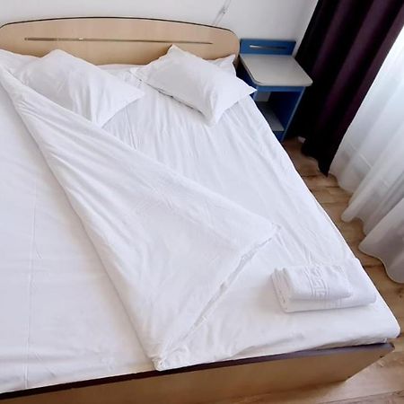 Hotel Victoria Яш Екстериор снимка