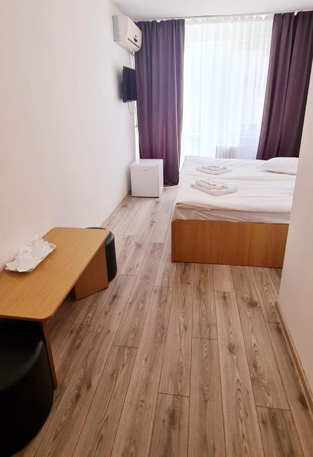 Hotel Victoria Яш Екстериор снимка