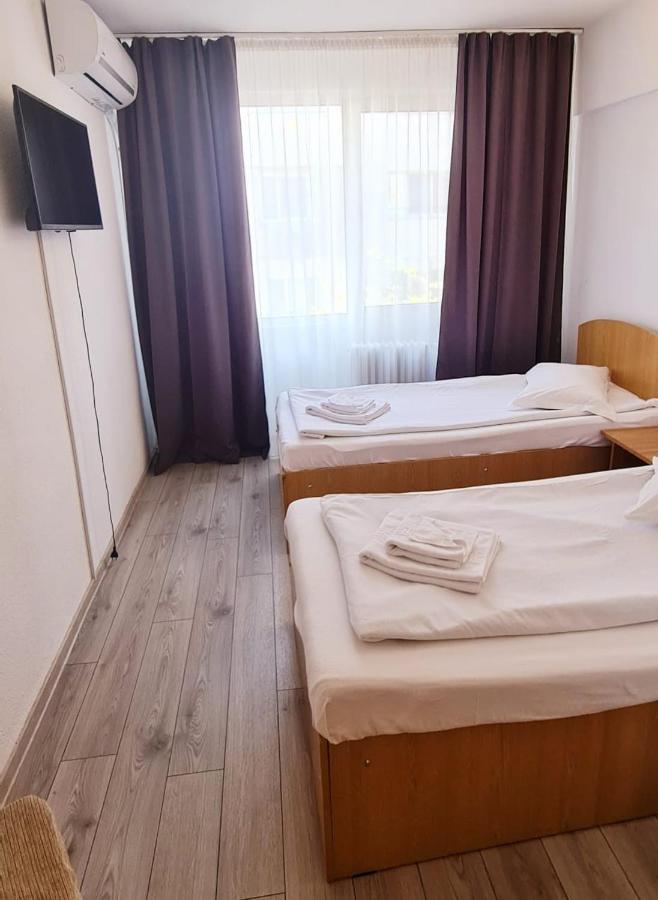Hotel Victoria Яш Екстериор снимка