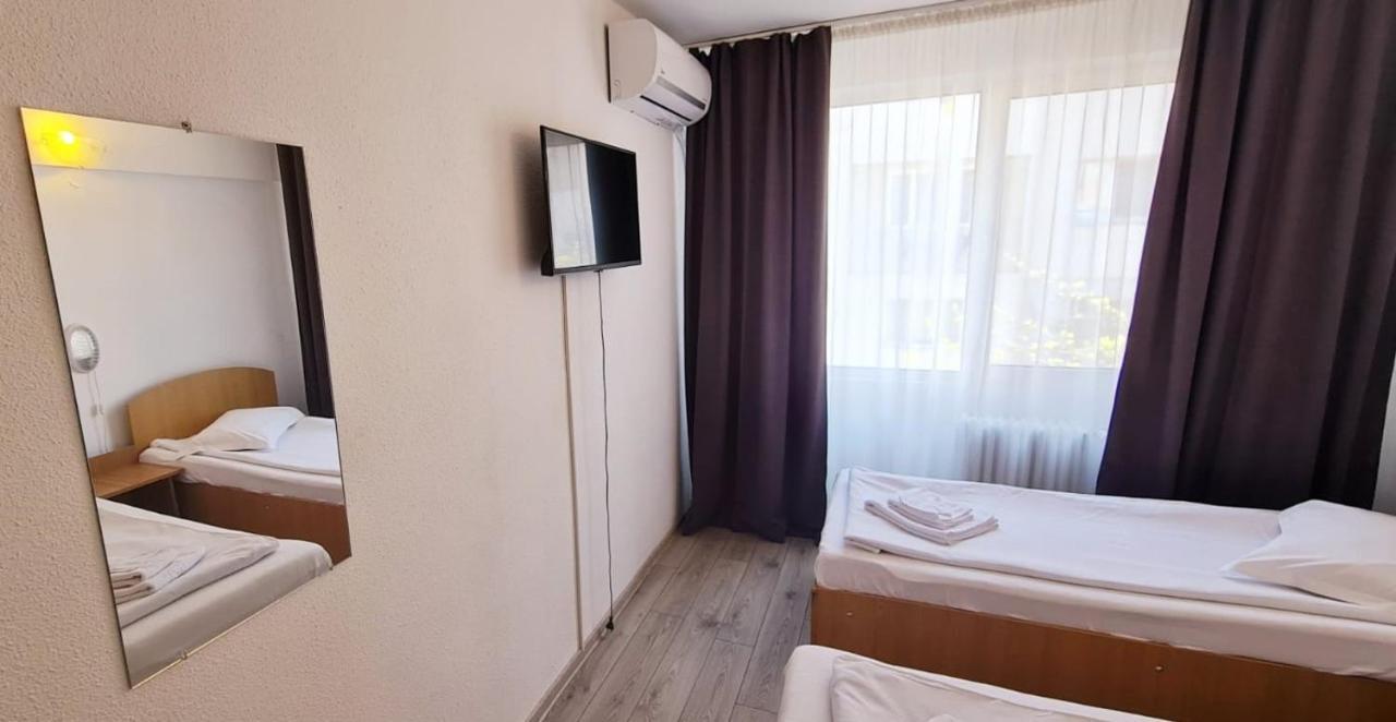 Hotel Victoria Яш Екстериор снимка